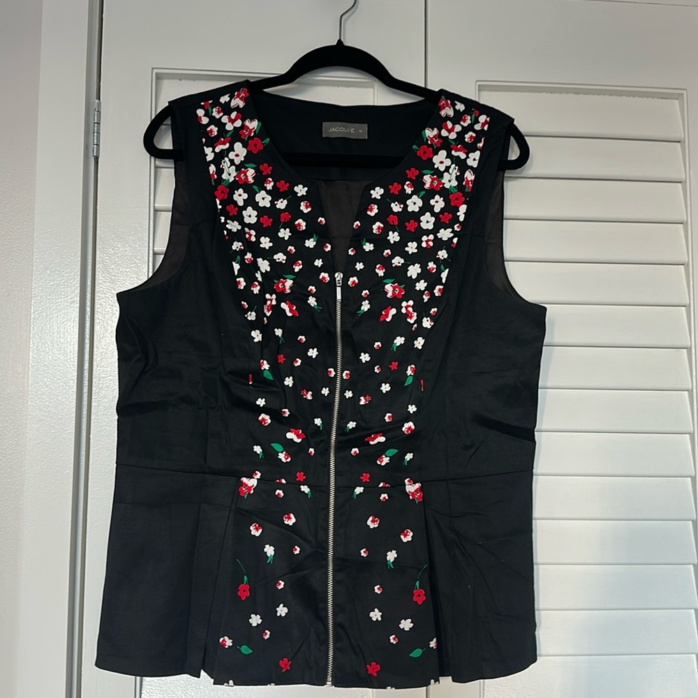 Cute zip up peplum top